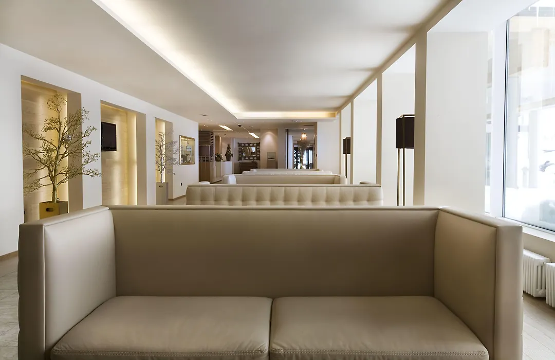 Grand Hotel Paradiso-1